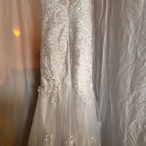 Elegant White Lace Wedding Dress